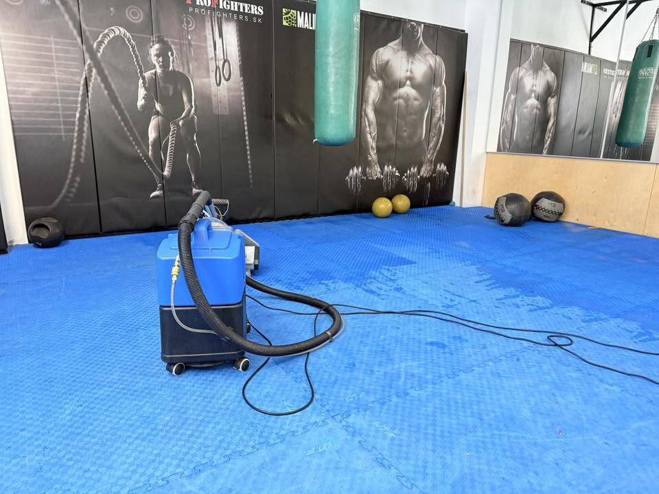 Čistenie podlahy fitness štúdia
