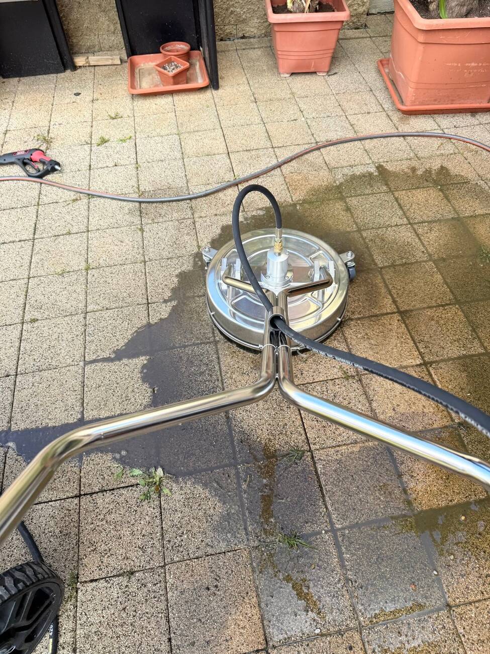 Tlakové čistenie exteriérovej dlažby